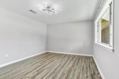 Living - 3402 E Lisa Dr, Pearl, MS 39208 photo 1 of 2