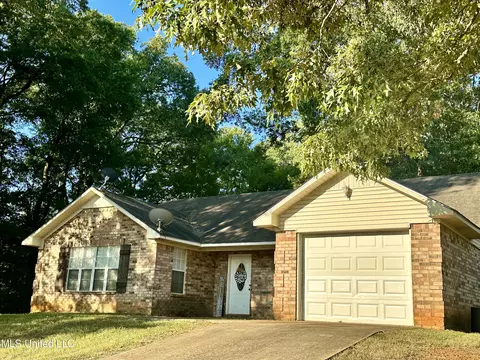 1255 Windmill St, Grenada, MS 38901 photo 2