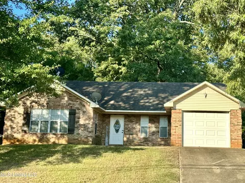 1255 Windmill St, Grenada, MS 38901