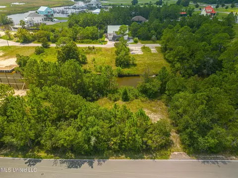 354 Loulu Pl, Diamondhead, MS 39525 photo 2