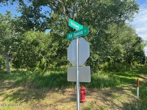 6400 Old Spanish Trl, Ocean Springs, MS 39564