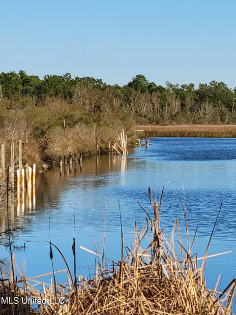 9023 St Ann Dr, Bay Saint Louis, MS 39520