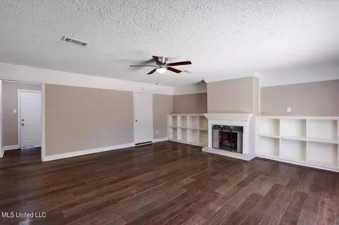 5825 Cypress Trl, Jackson, MS 39211 photo 2