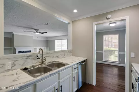 5825 Cypress Trl, Jackson, MS 39211 photo 12