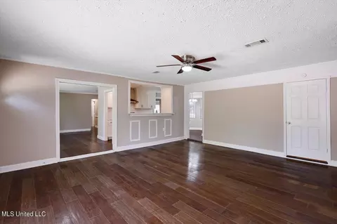 5825 Cypress Trl, Jackson, MS 39211 photo 8