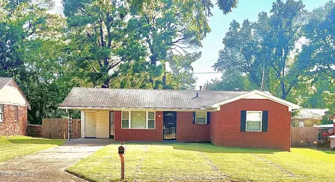 1595 Hickory Dr, Southaven, MS 38671