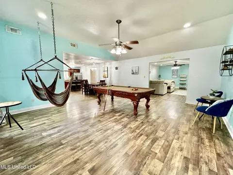 7125 Oakhurst Dr, Ocean Springs, MS 39564