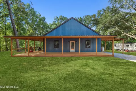 107 Faulkner Rd, Lucedale, MS 39452