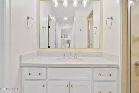 Bath - 52 Eastbrooke St, Jackson, MS 39216 photo 2 of 4