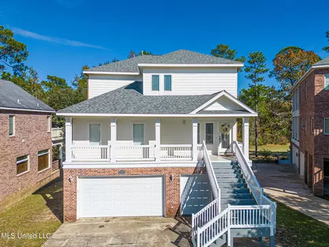 7514 Pinehurst Ct, Diamondhead, MS 39525