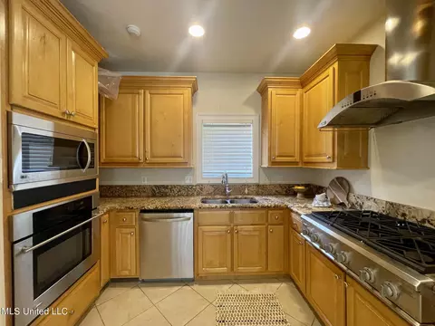 Kitchen - 7514 Pinehurst Ct, Diamondhead, MS 39525 photo 1 of 2
