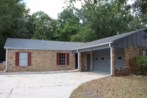 5107 North Dr, Moss Point, MS 39563