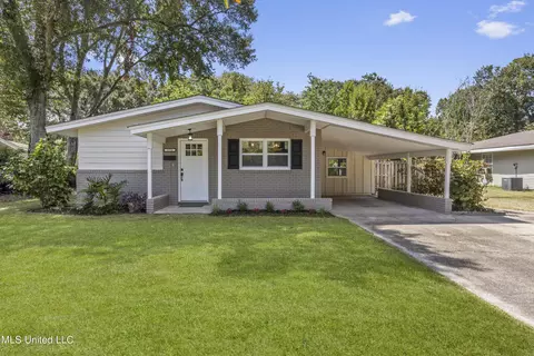2218 Kingsberry Ave, Pascagoula, MS 39567