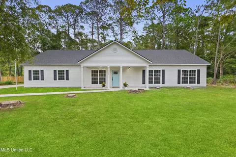 1732 Dolphin Dr, Gautier, MS 39553