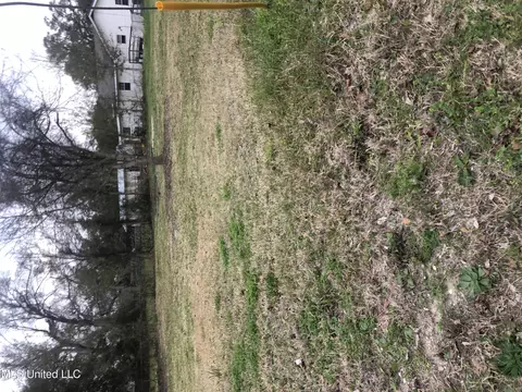 199 Oak St, Biloxi, MS 39530