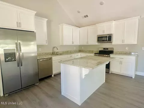 121 E V Lowery Rd, Lucedale, MS 39452 photo 5