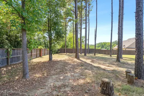 5098 Kensington Creek Dr, Southaven, MS 38672