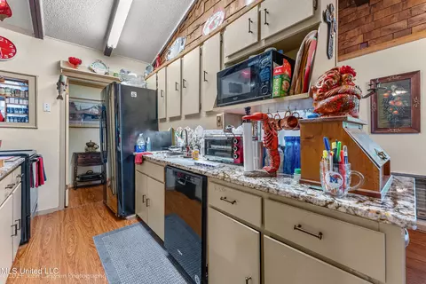 Kitchen - 3620 Councils Fiord, Hernando, MS 38632 photo 2 of 2