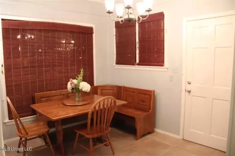 Dining - 927 Manship St, Jackson, MS 39202 photo 1 of 1