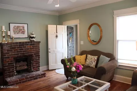 Entry Way - 927 Manship St, Jackson, MS 39202 photo 1 of 1