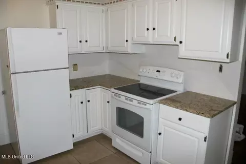 Kitchen - 927 Manship St, Jackson, MS 39202 photo 2 of 3
