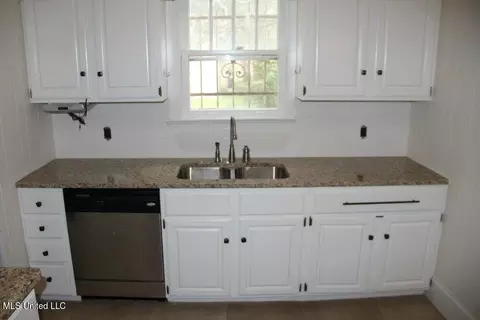 Kitchen - 927 Manship St, Jackson, MS 39202 photo 1 of 3
