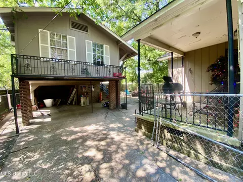 Exterior - 927 Manship St, Jackson, MS 39202 photo 2 of 3