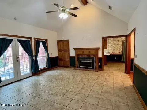 Living - 2382 Tiffany Cir, Florence, MS 39073 photo 2 of 3