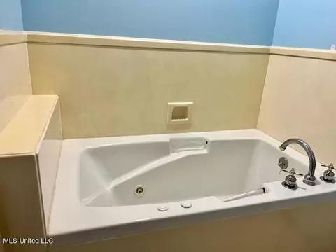 Bath - 2382 Tiffany Cir, Florence, MS 39073 photo 2 of 3