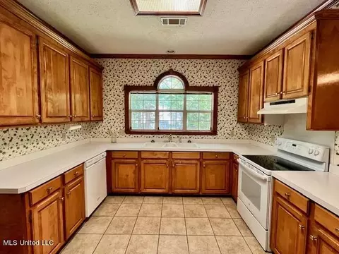 Kitchen - 2382 Tiffany Cir, Florence, MS 39073 photo 3 of 3