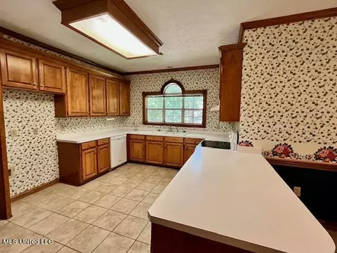 Kitchen - 2382 Tiffany Cir, Florence, MS 39073 photo 2 of 3