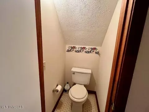 Bath - 2382 Tiffany Cir, Florence, MS 39073 photo 3 of 3