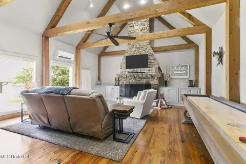 Living - 316 Dover Ln, Madison, MS 39110 photo 1 of 3