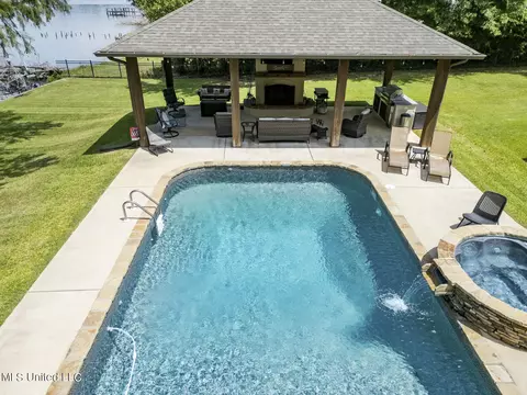 Exterior - 316 Dover Ln, Madison, MS 39110 photo 4 of 26