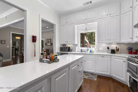 Kitchen - 316 Dover Ln, Madison, MS 39110 photo 4 of 6