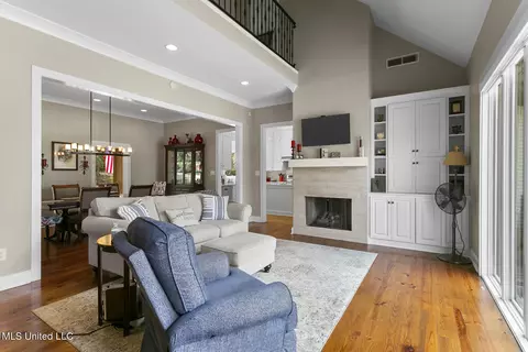 Living - 316 Dover Ln, Madison, MS 39110 photo 3 of 3