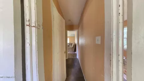 Entry Way - 806 Jarrell St, Picayune, MS 39466 photo 2 of 4