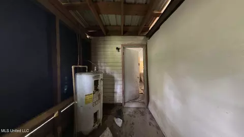 Entry Way - 806 Jarrell St, Picayune, MS 39466 photo 4 of 4