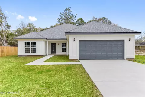 1800 S 4th St, Ocean Springs, MS 39564