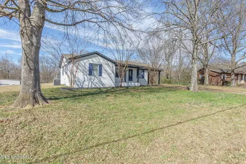 Exterior - 312 Thunderbird Dr, Hernando, MS 38632 photo 3 of 6