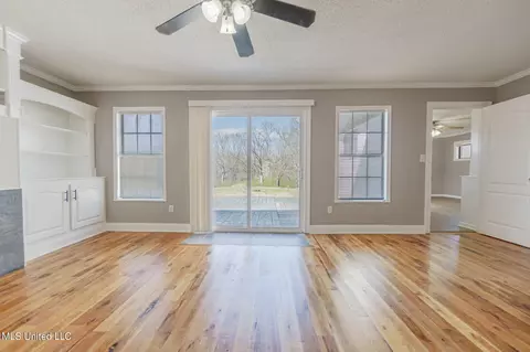 Living - 312 Thunderbird Dr, Hernando, MS 38632 photo 5 of 5