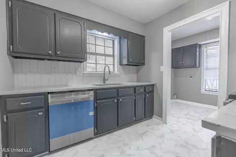 Kitchen - 312 Thunderbird Dr, Hernando, MS 38632 photo 3 of 4