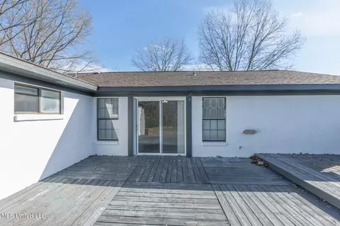 Exterior - 312 Thunderbird Dr, Hernando, MS 38632 photo 4 of 6