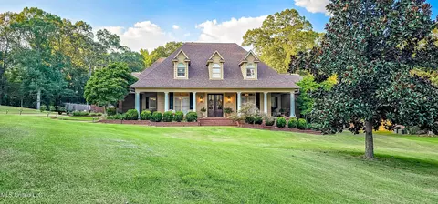 5406 Wedgewood Dr, Olive Branch, MS 38654