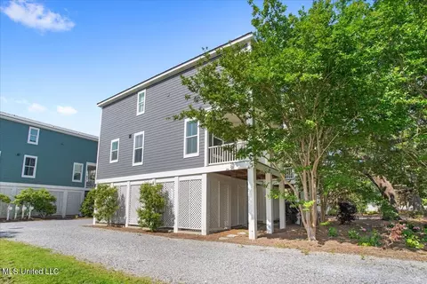 Exterior - 215 E Second St #5, Pass Christian, MS 39571 photo 1 of 9