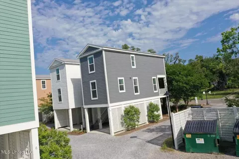 Exterior - 215 E Second St #5, Pass Christian, MS 39571 photo 7 of 9