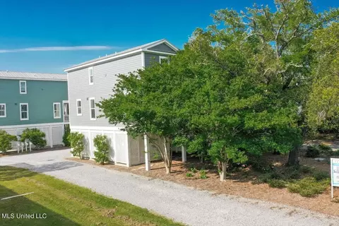 Exterior - 215 E Second St #5, Pass Christian, MS 39571 photo 9 of 9