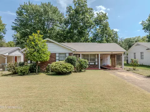8388 Whitehead Dr, Southaven, MS 38671