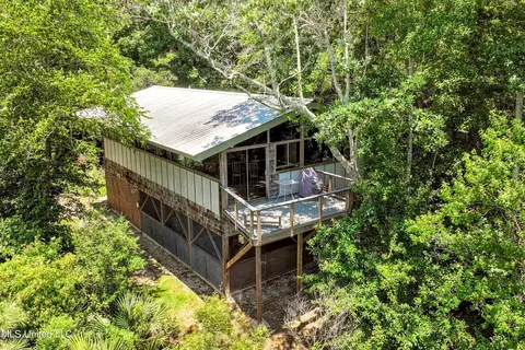 2714 Brumbaugh Rd, Ocean Springs, MS 39564