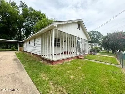 262 W Pecan St, Grenada, MS 38901 photo 1